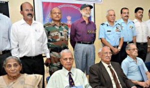 Ex-servicemen being felicitated during the Ex-servicemen Interaction Meet 2014, organised by the Air Force Selection Board, Mysore, in the city on Sunday. Air Commodore O.P. Tiwari, Maj.Gen. Sudhir Vombatkere (Retd.) and M.N.Subramani, convener of the rally, are seen.— PHOTO: M.A. SRIRAM